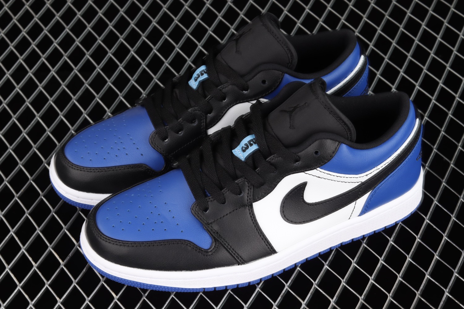 Jordan 1 Low Royal Toe CQ9446-400