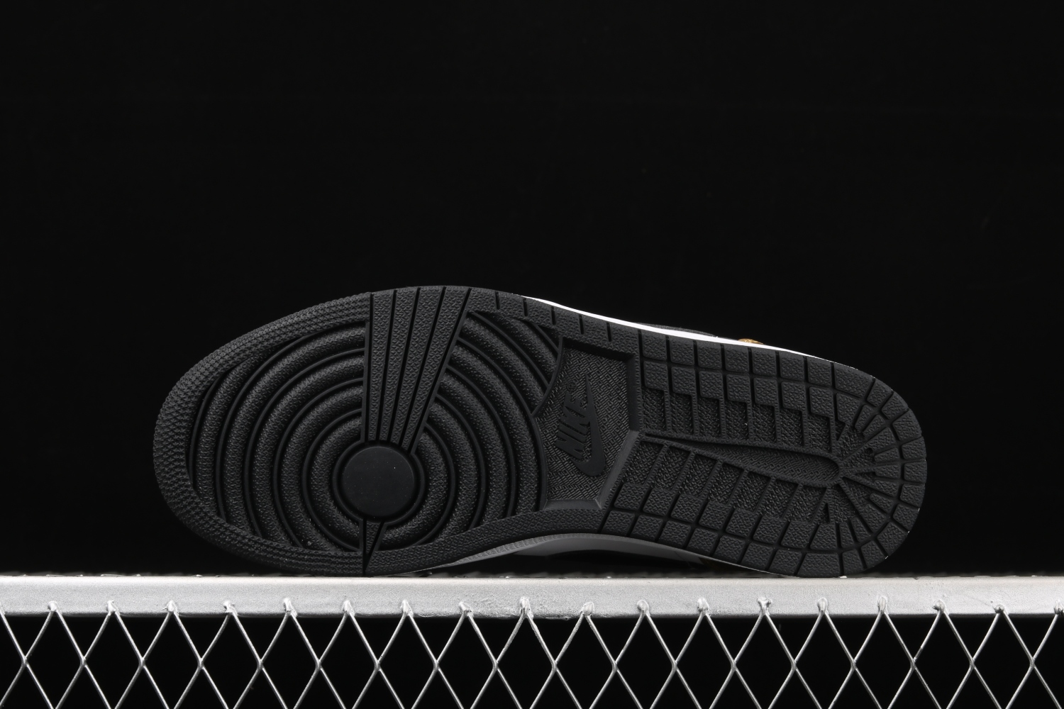 Jordan 1 Mid Metallic Gold Black White DC1419-700