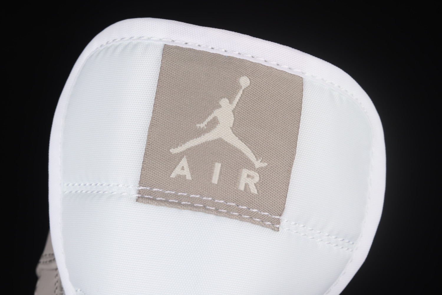 Jordan 1 Mid Linen 554724-082