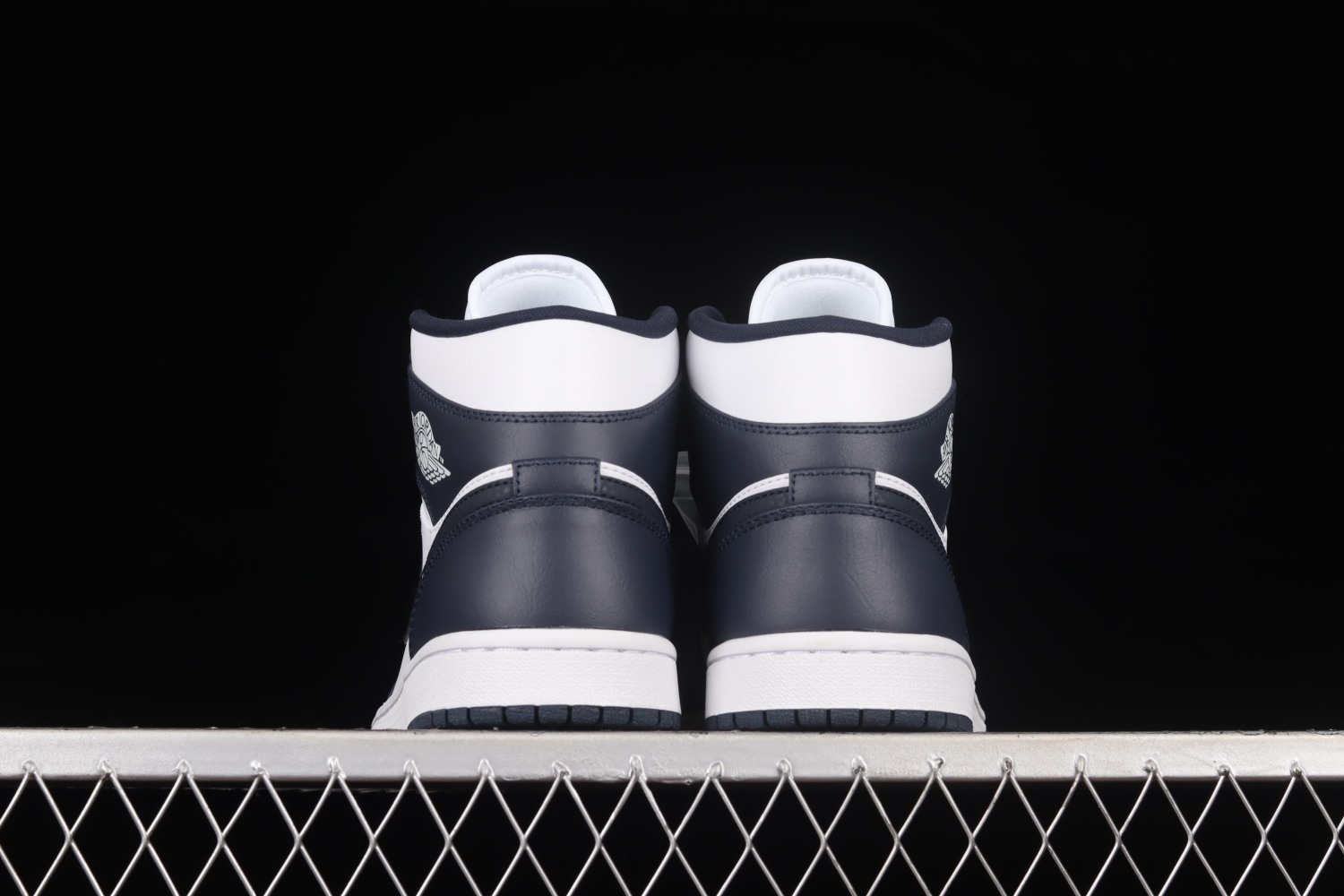Jordan 1 Mid White Metallic Gold Obsidian 554724-174