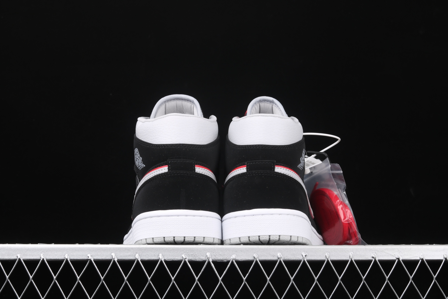 Jordan 1 Mid Black Particle Grey Gym Red 554724-060