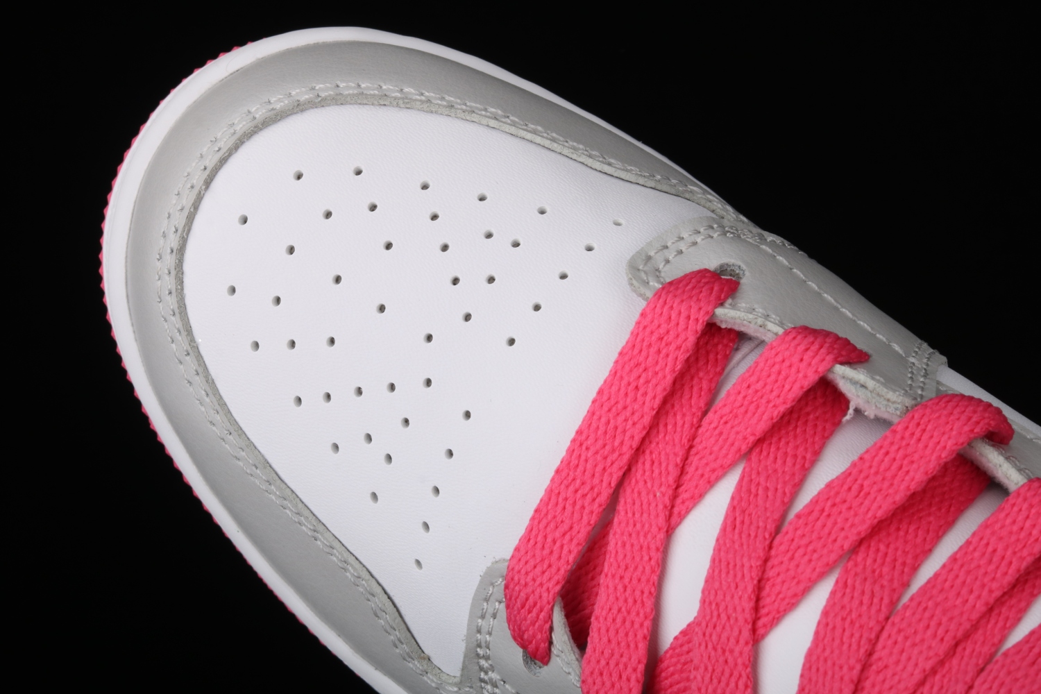 AIR JORDAN GIRLS 1 MID (GS) 555112-109