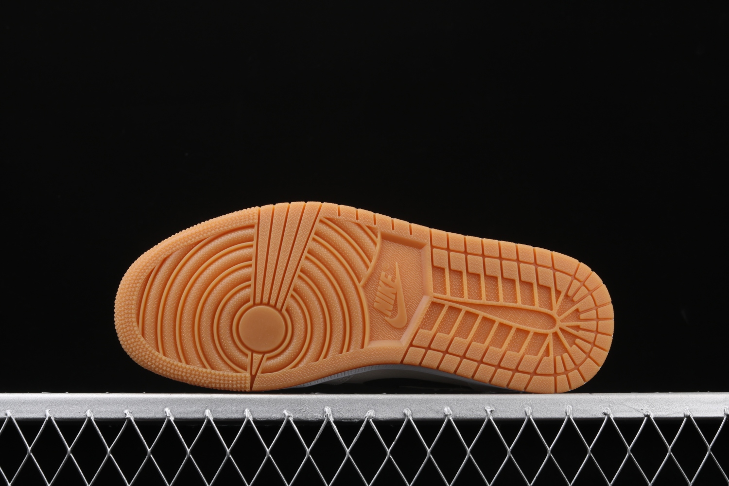 Air Jordan 1 Retro Mid Jeter AH6342-104