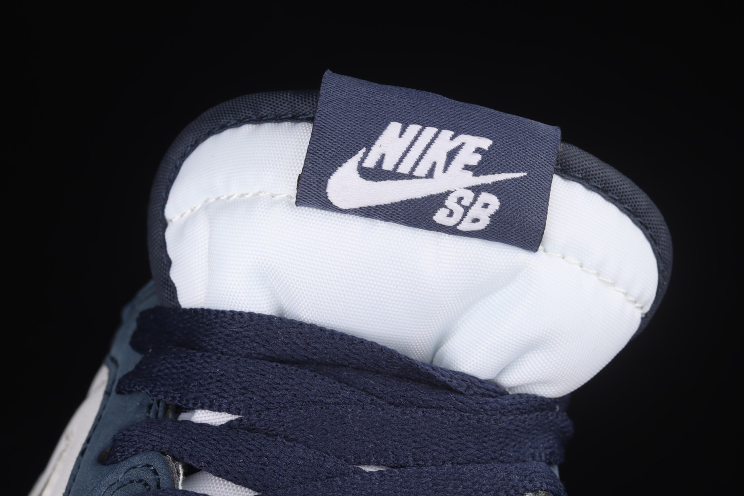 Jordan 1 Low SB Midnight Navy CJ7891-400