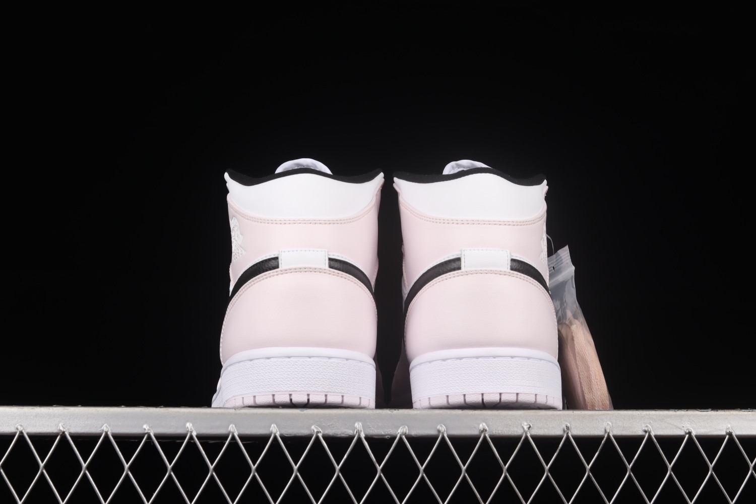 Jordan 1 Mid Barely Rose (W) BQ6472-500