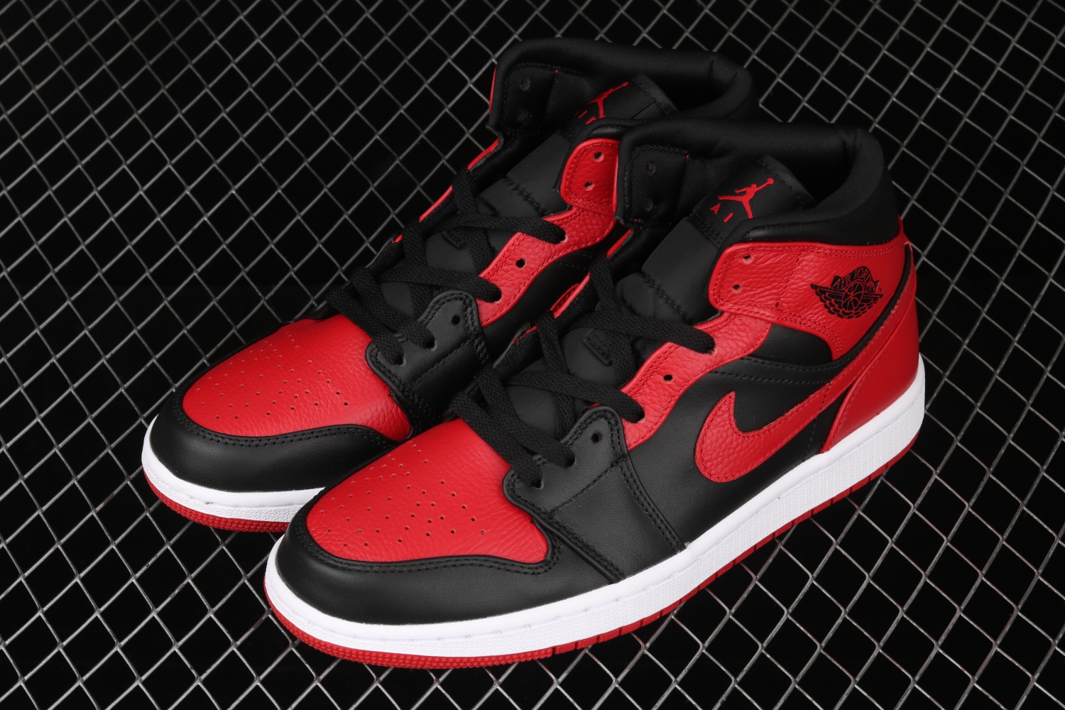 Jordan 1 Mid Banned (2020) 554724-074