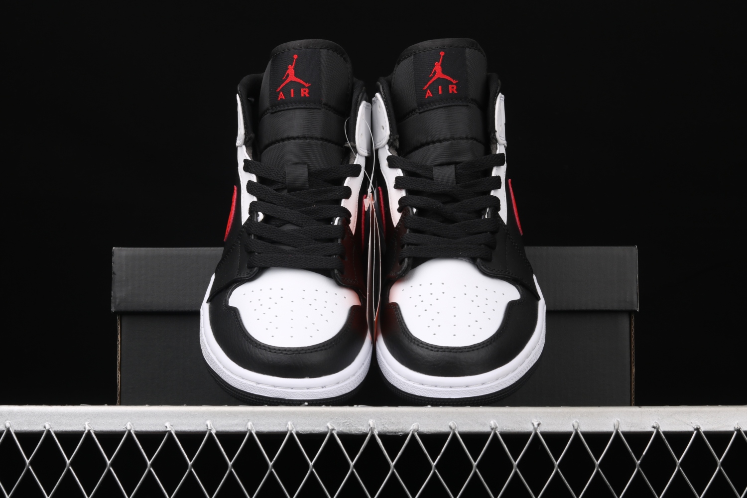 Jordan 1 Mid Black Chile Red White 554724-075