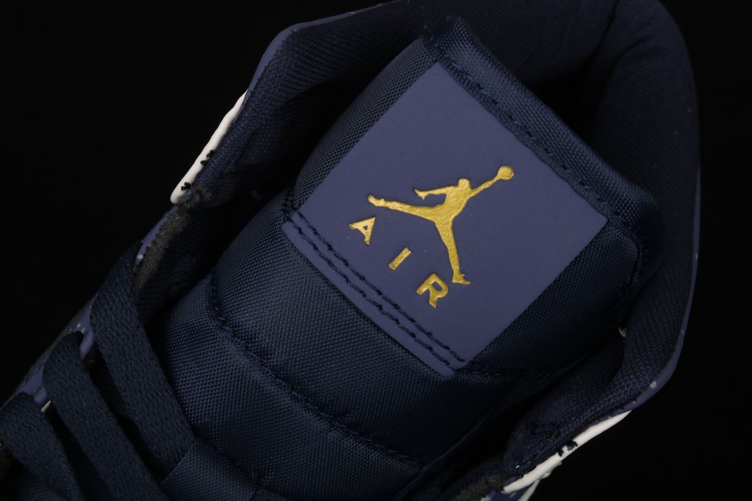 Air Jordan 1 Retro Mid Jeter AH6342-104