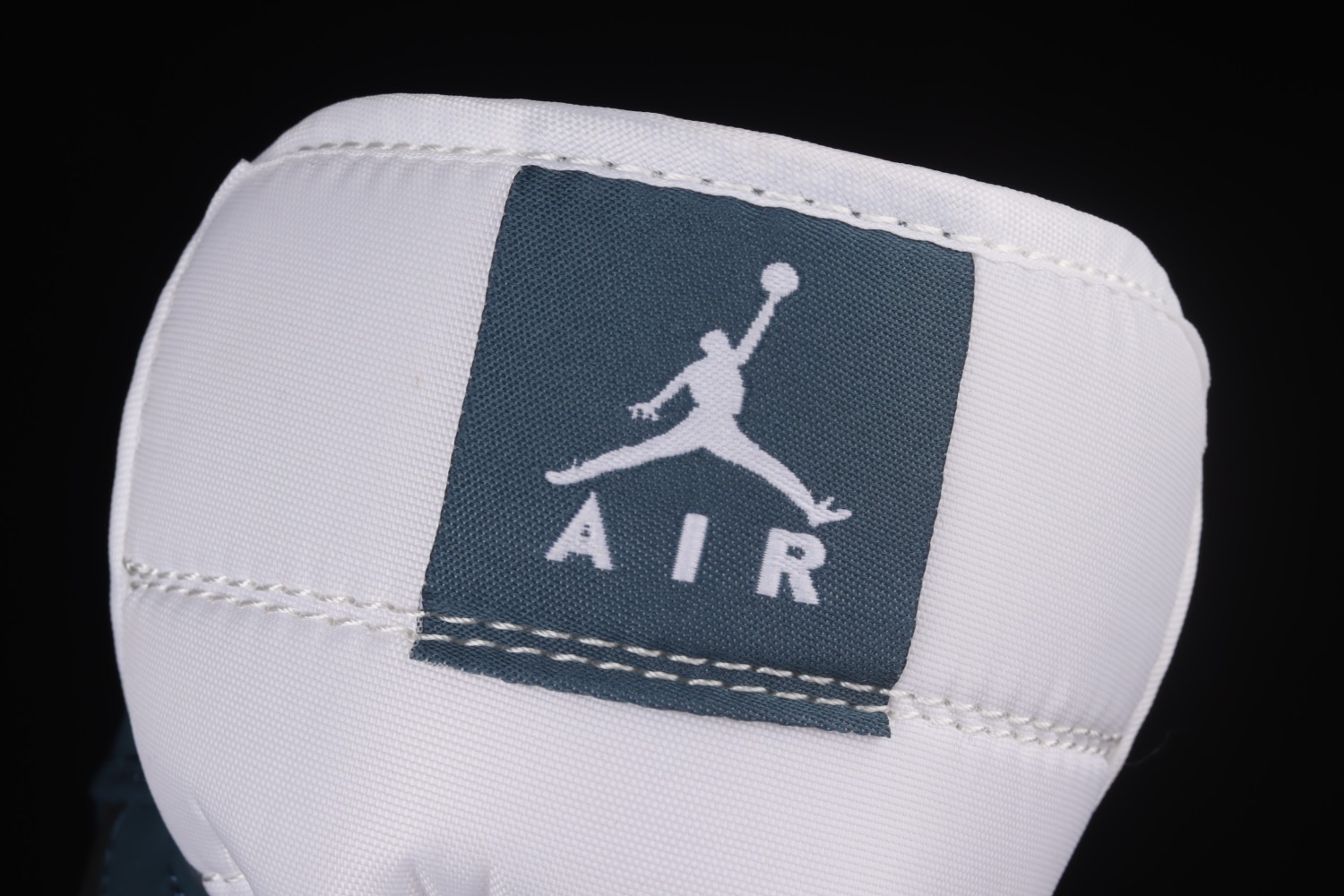 Jordan 1 Mid Armory Navy 554724-411