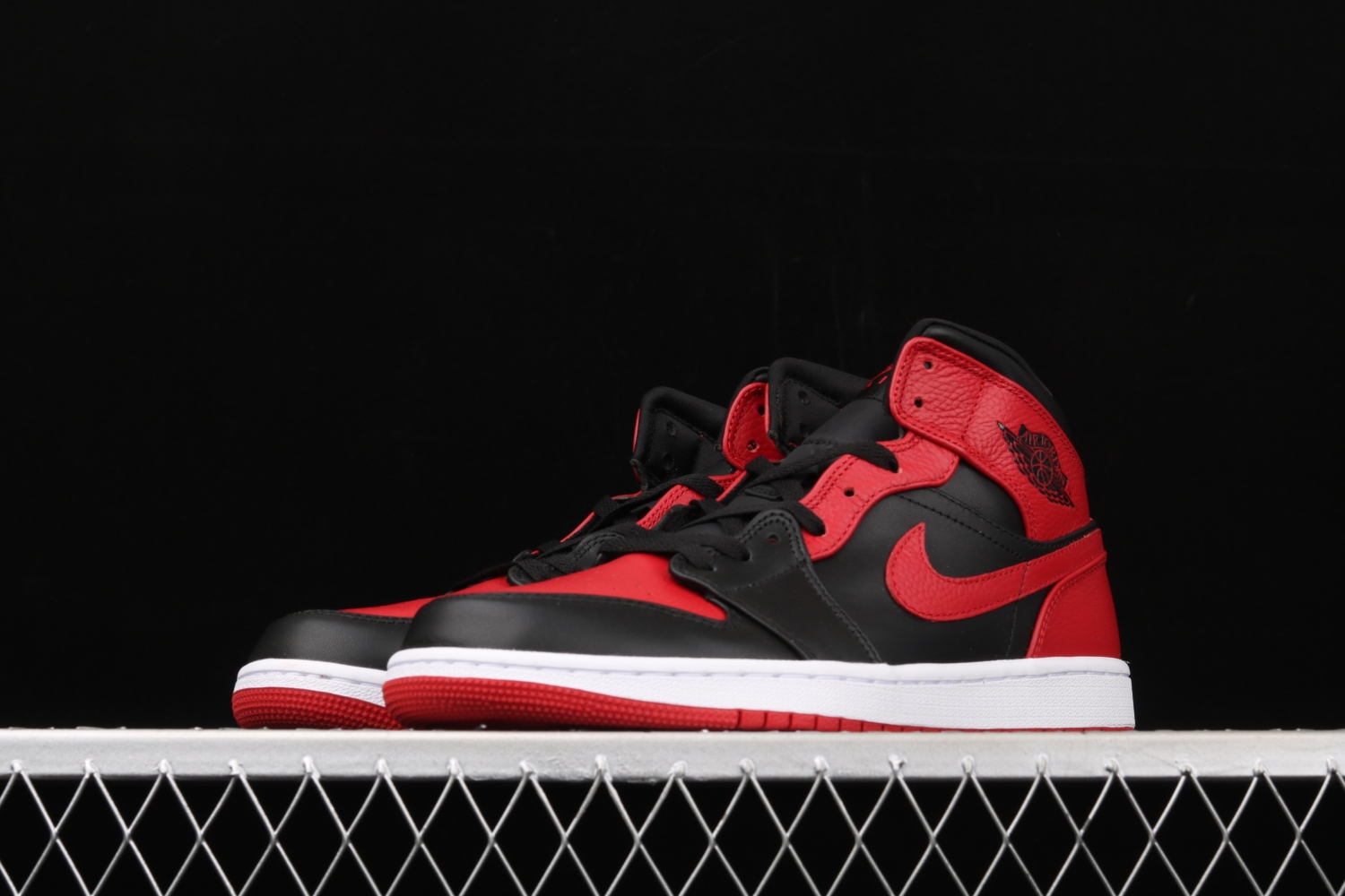 Jordan 1 Mid Banned (2020) 554724-074