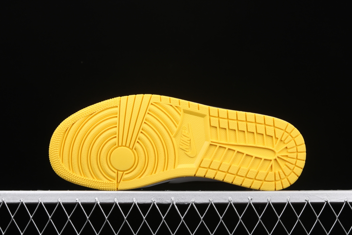 Air Jordan 1 Mid Yellow Toe Black 852542-071