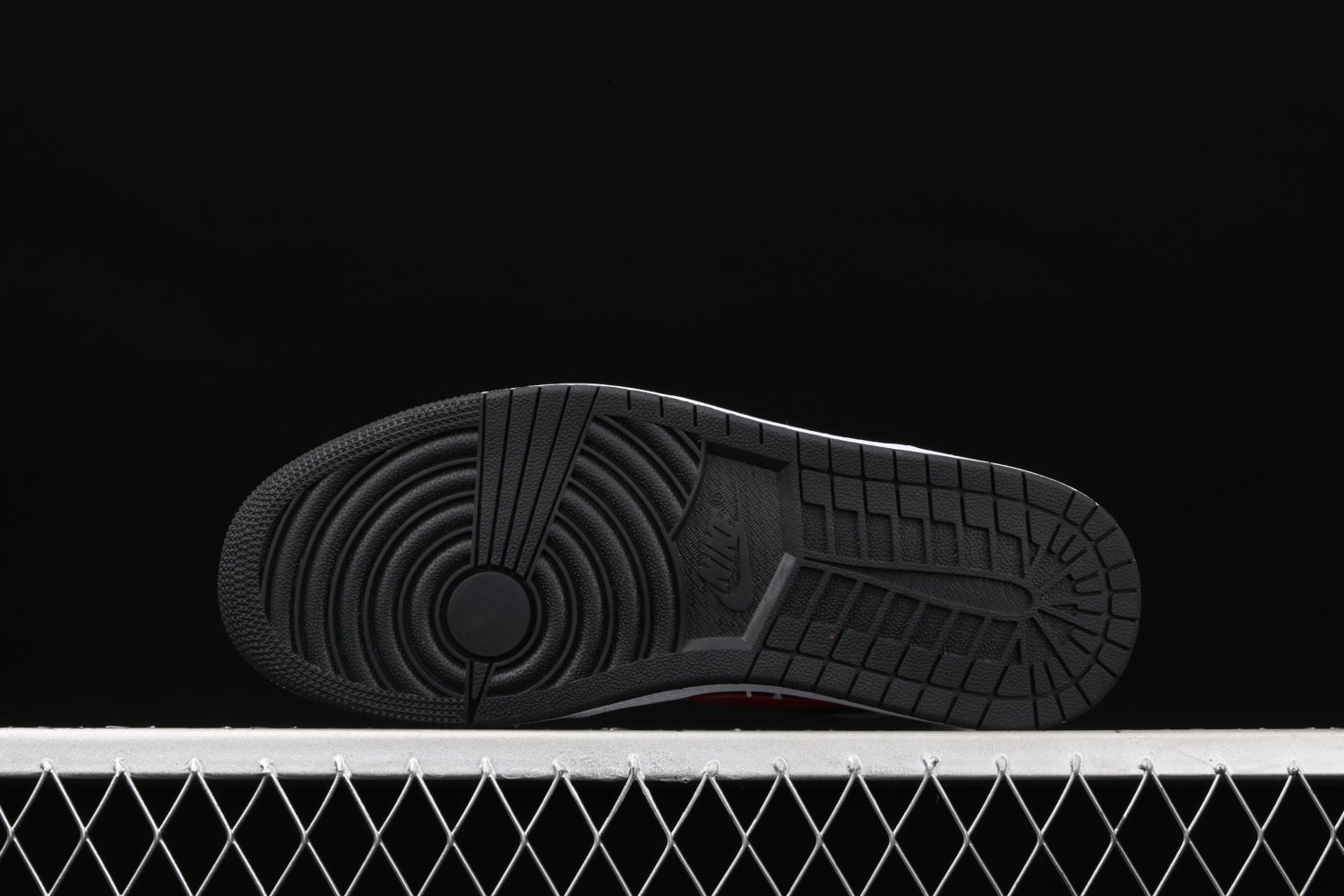 Jordan 1 Mid Black Chile Red White 554724-075