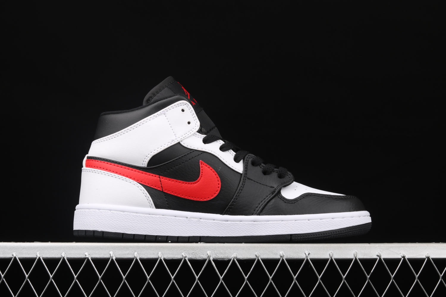 Jordan 1 Mid Black Chile Red White 554724-075