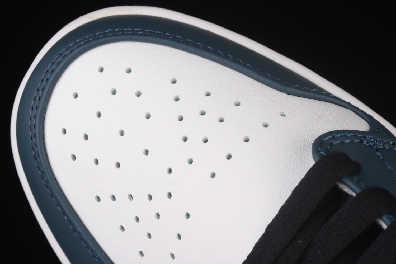 Jordan 1 Mid Armory Navy 554724-411