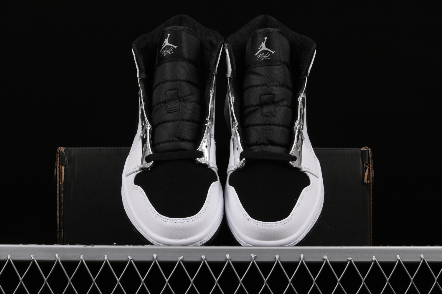 Jordan 1 Mid Alternate Think 16 554724-121