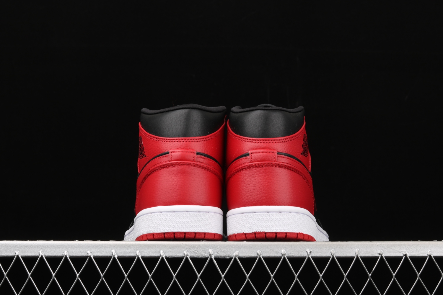 Jordan 1 Mid Banned (2020) 554724-074