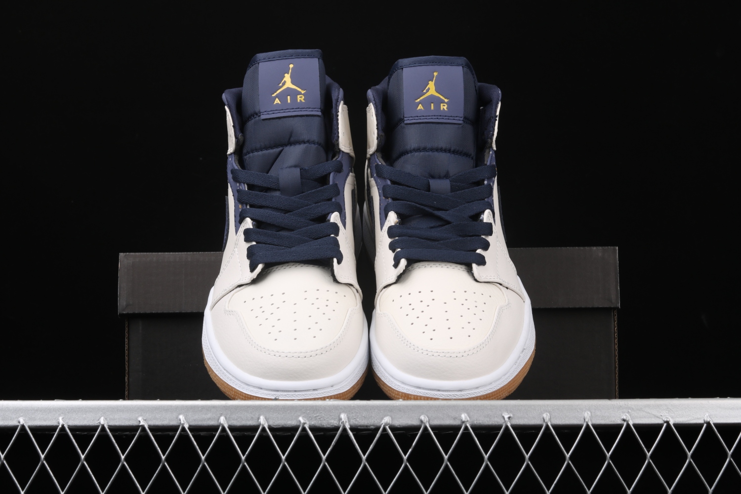 Air Jordan 1 Retro Mid Jeter AH6342-104