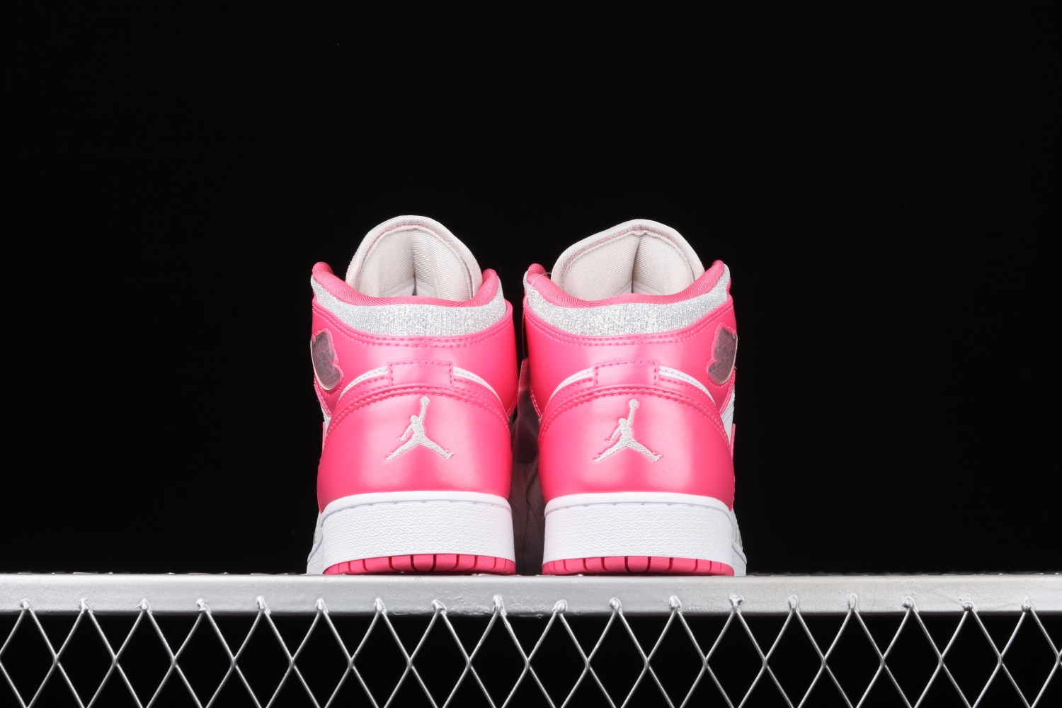 AIR JORDAN GIRLS 1 MID (GS) 555112-109
