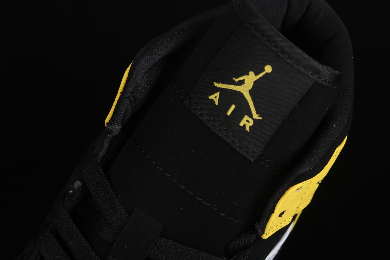 Air Jordan 1 Mid Yellow Toe Black 852542-071