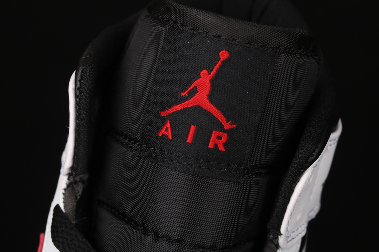 Jordan 1 Mid Black Chile Red White 554724-075