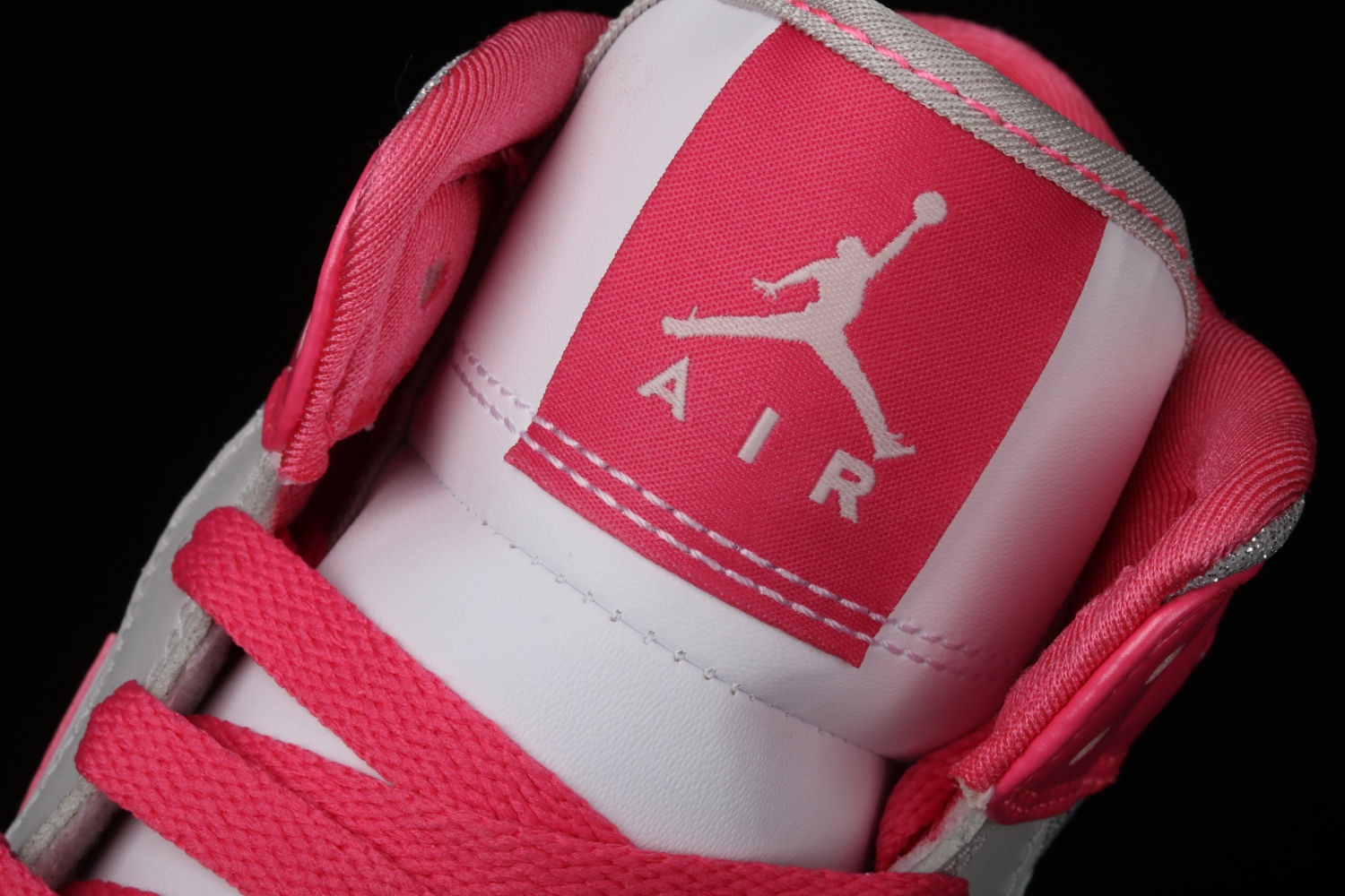 AIR JORDAN GIRLS 1 MID (GS) 555112-109