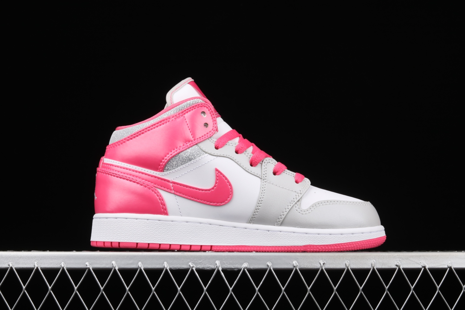 AIR JORDAN GIRLS 1 MID (GS) 555112-109