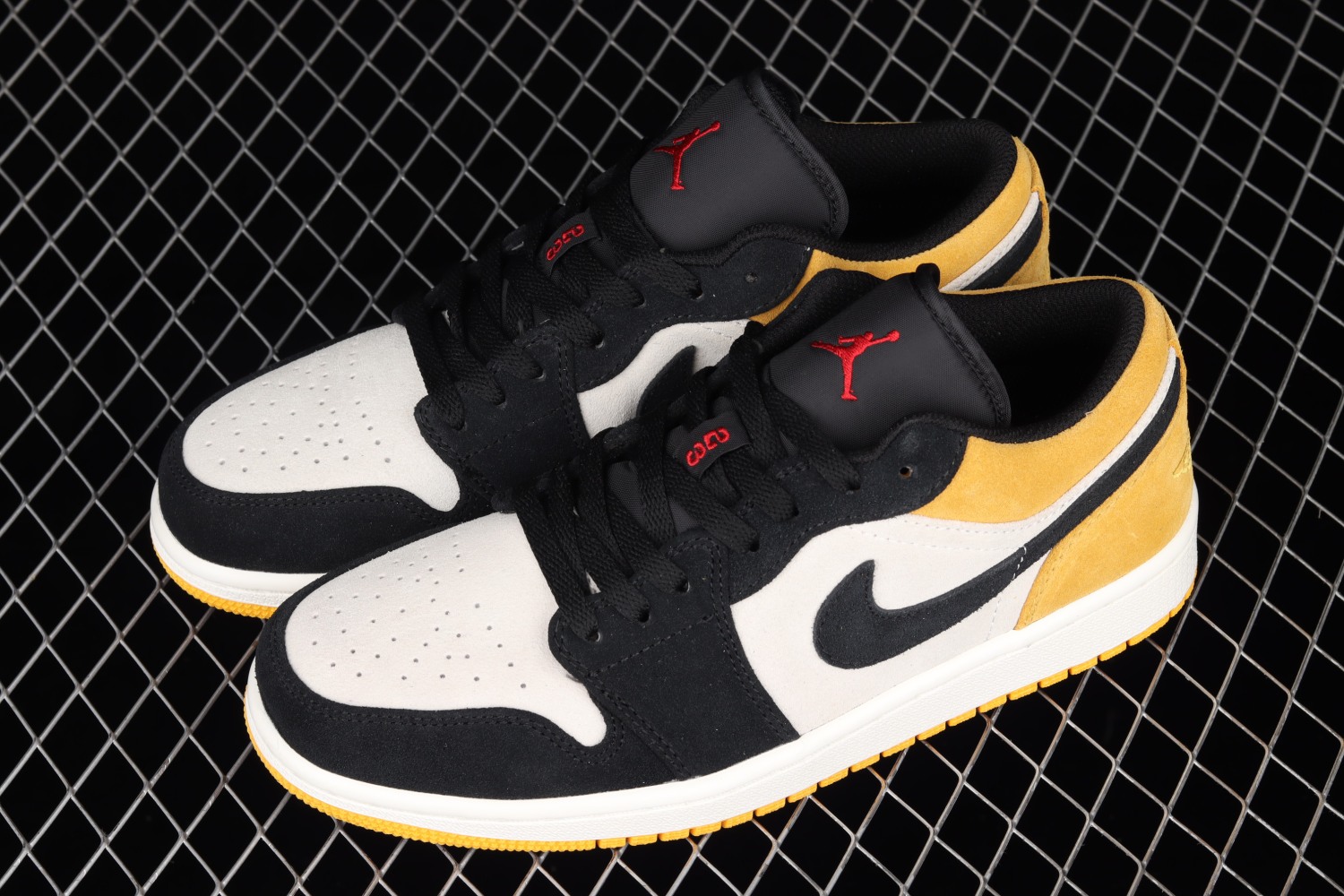 Jordan 1 Low Sail University Gold Black 553558-127
