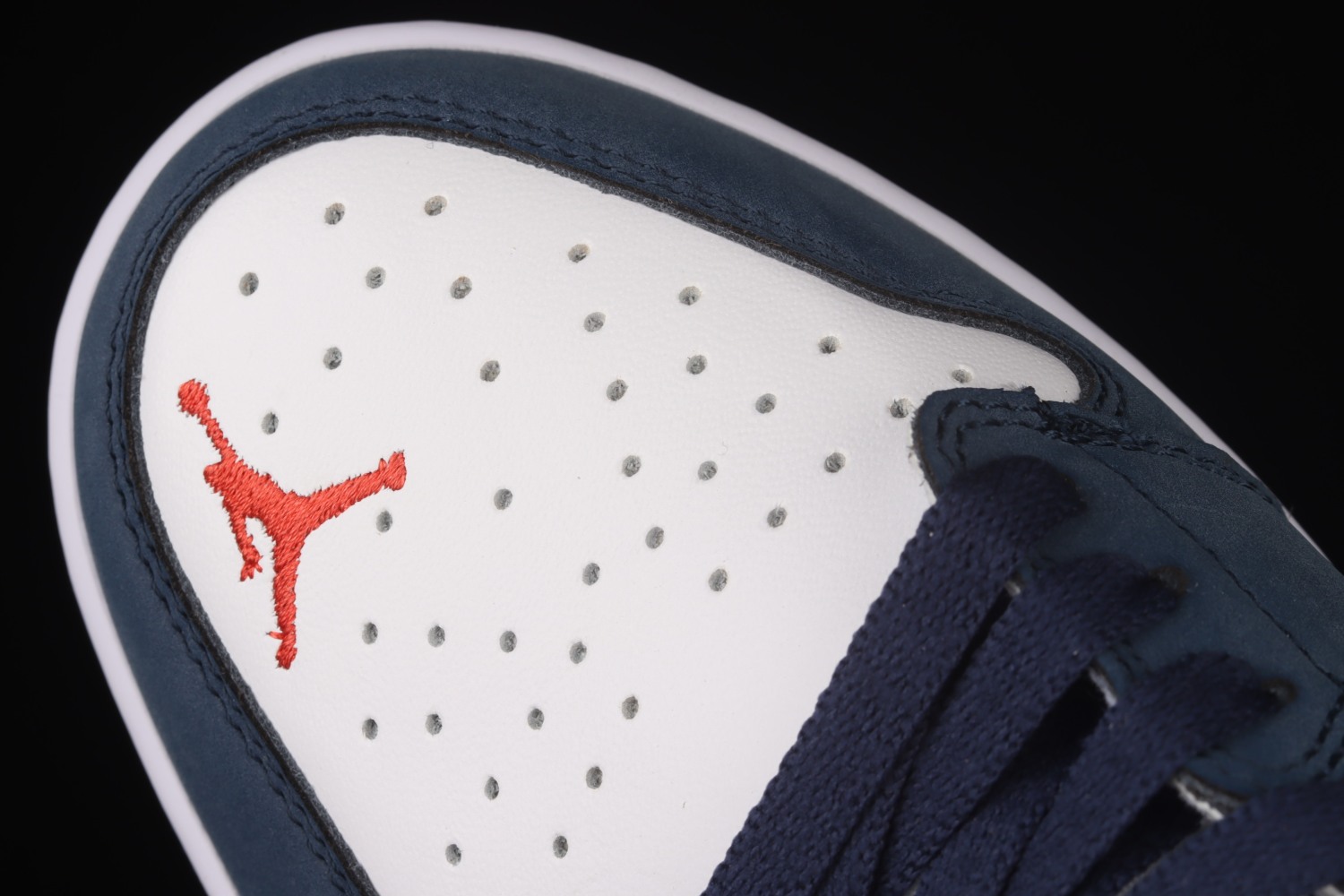 Jordan 1 Low SB Midnight Navy CJ7891-400