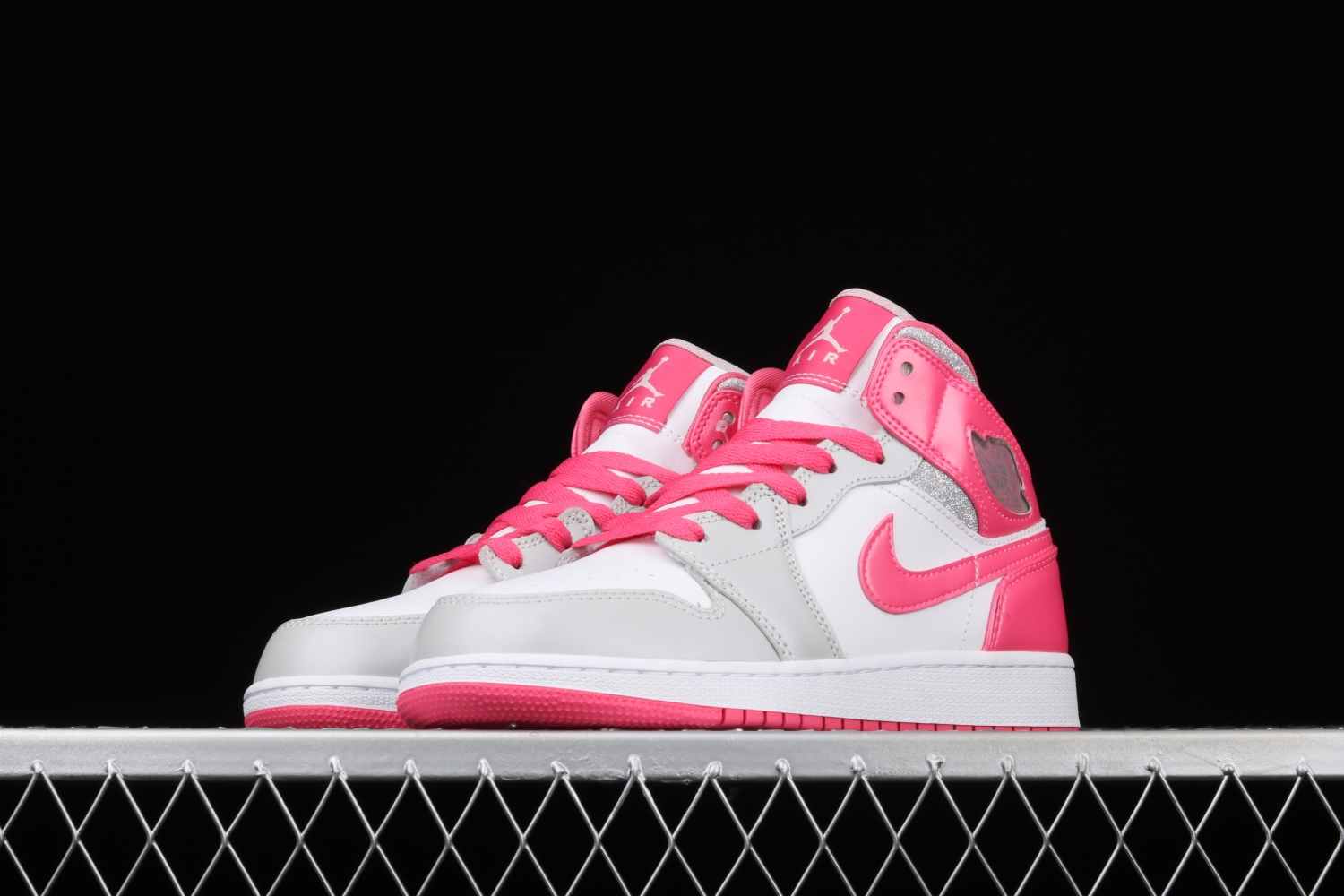 AIR JORDAN GIRLS 1 MID (GS) 555112-109