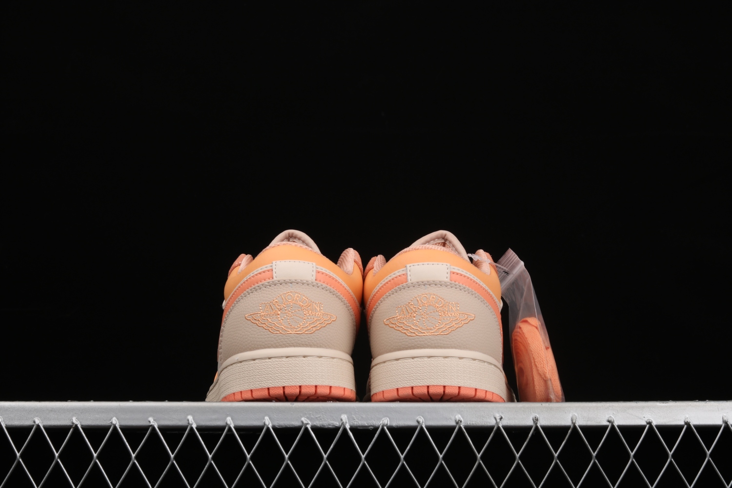 Jordan 1 Low  Apricot Orange (W)  DH4271-800
