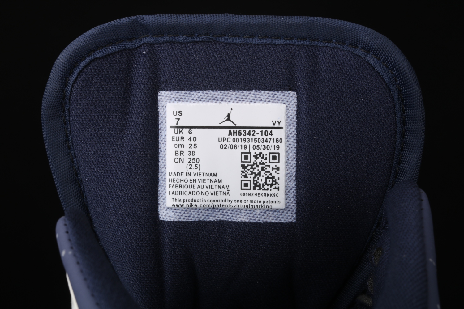 Air Jordan 1 Retro Mid Jeter AH6342-104