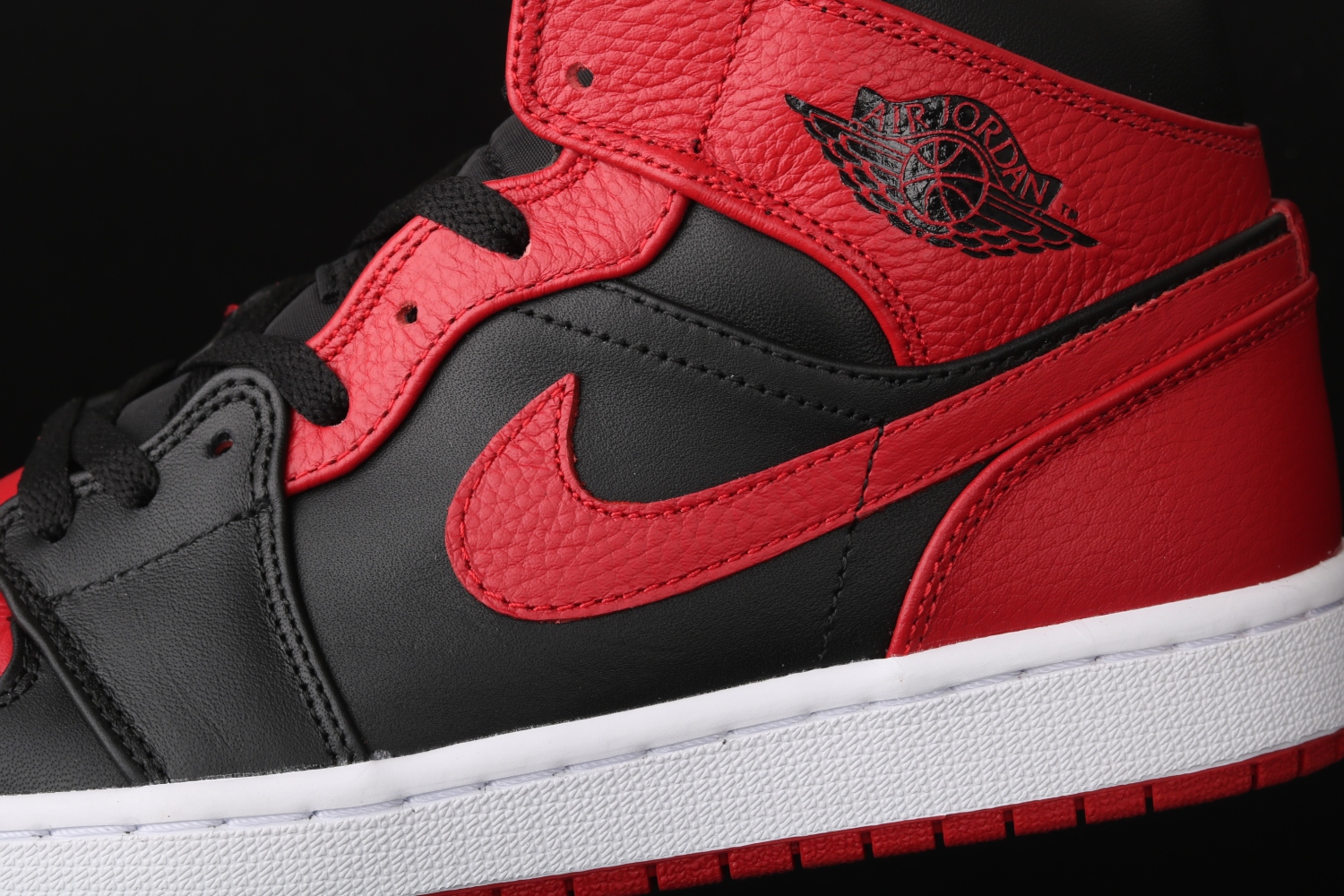 Jordan 1 Mid Banned (2020) 554724-074