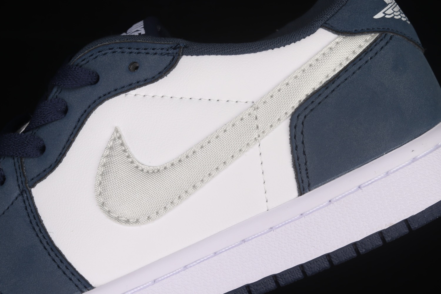 Jordan 1 Low SB Midnight Navy CJ7891-400