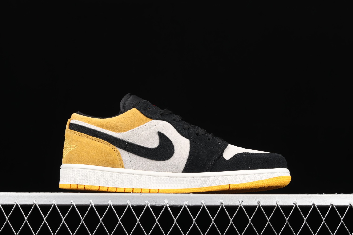 Jordan 1 Low Sail University Gold Black 553558-127
