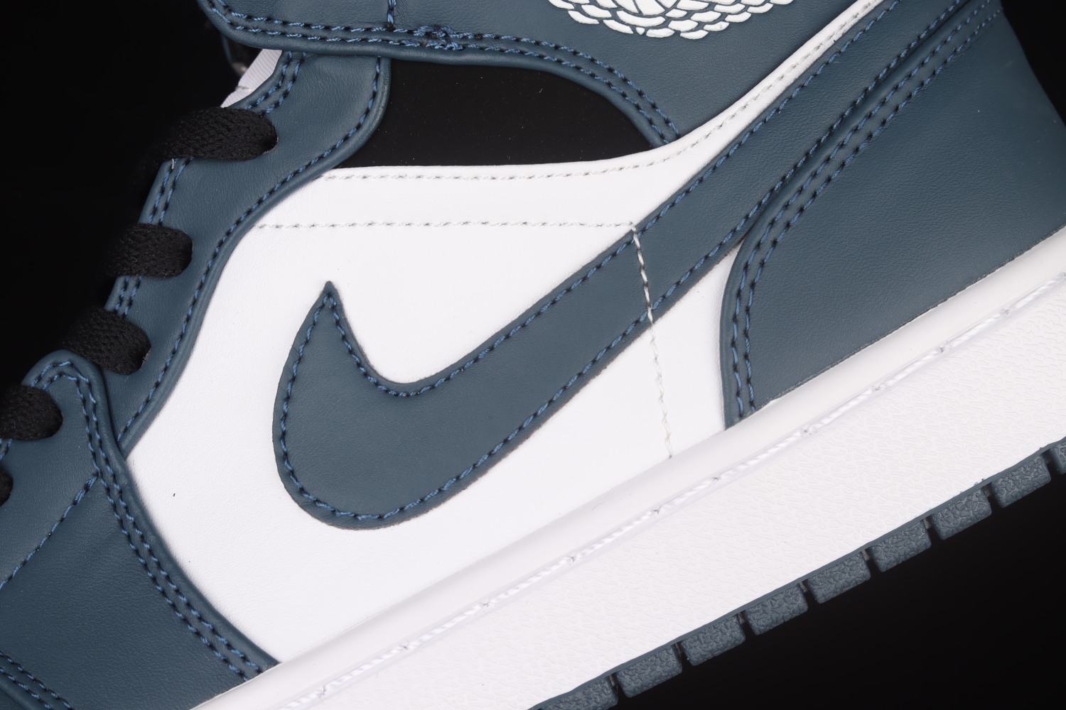 Jordan 1 Mid Armory Navy 554724-411