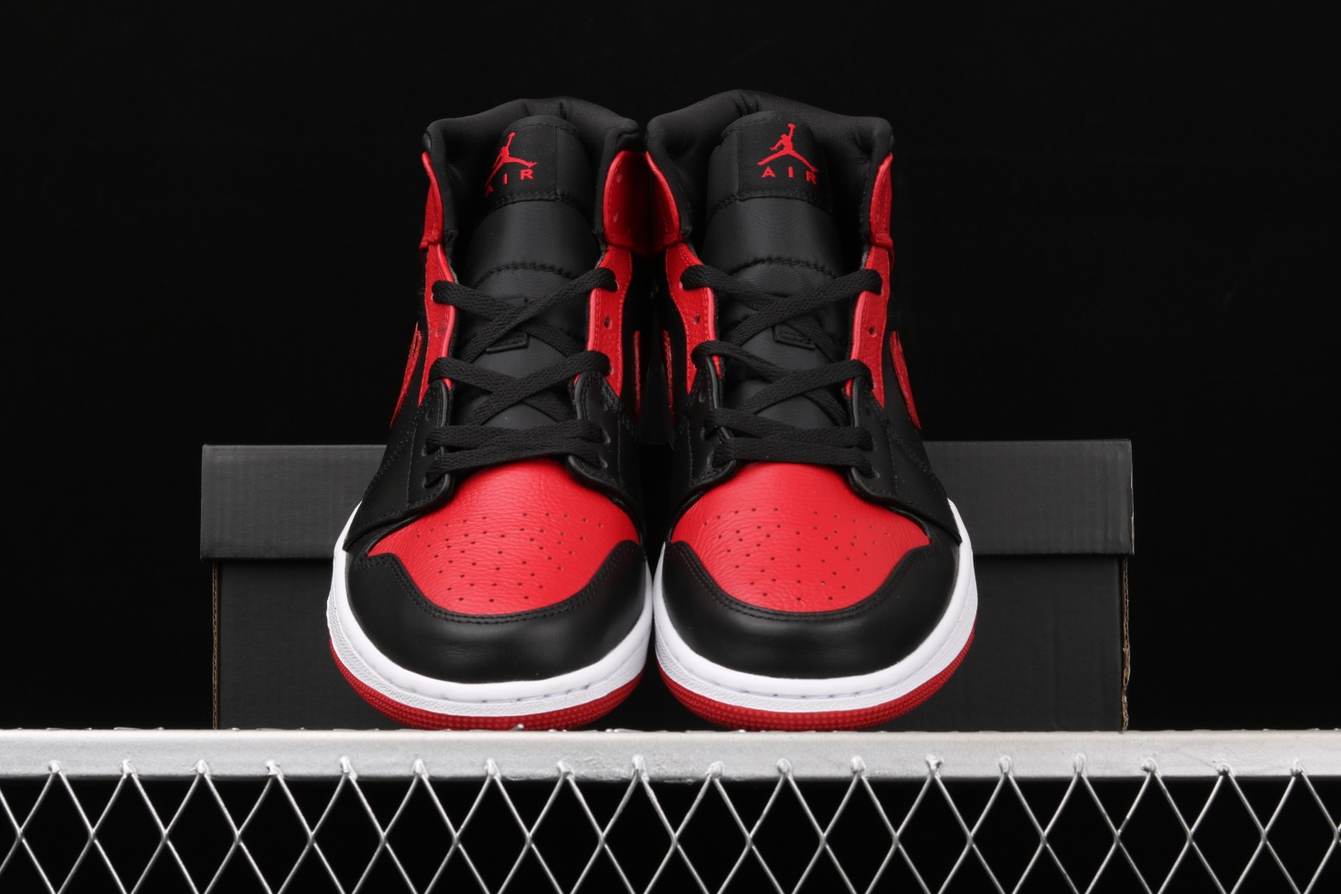 Jordan 1 Mid Banned (2020) 554724-074
