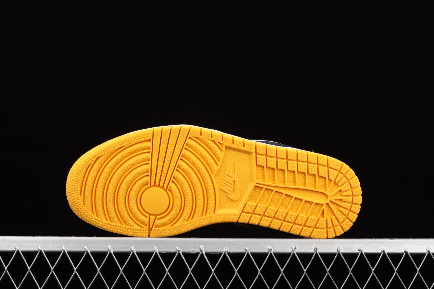 Jordan 1 Low Sail University Gold Black 553558-127