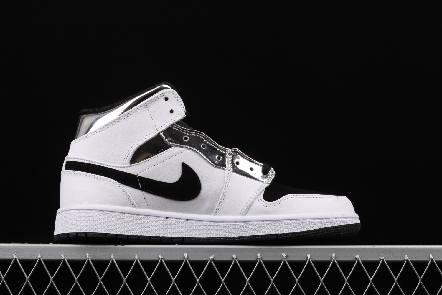 Jordan 1 Mid Alternate Think 16 554724-121