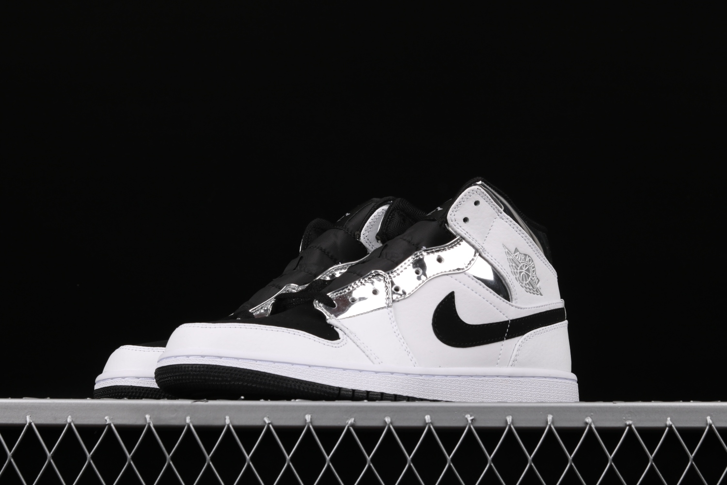 Jordan 1 Mid Alternate Think 16 554724-121