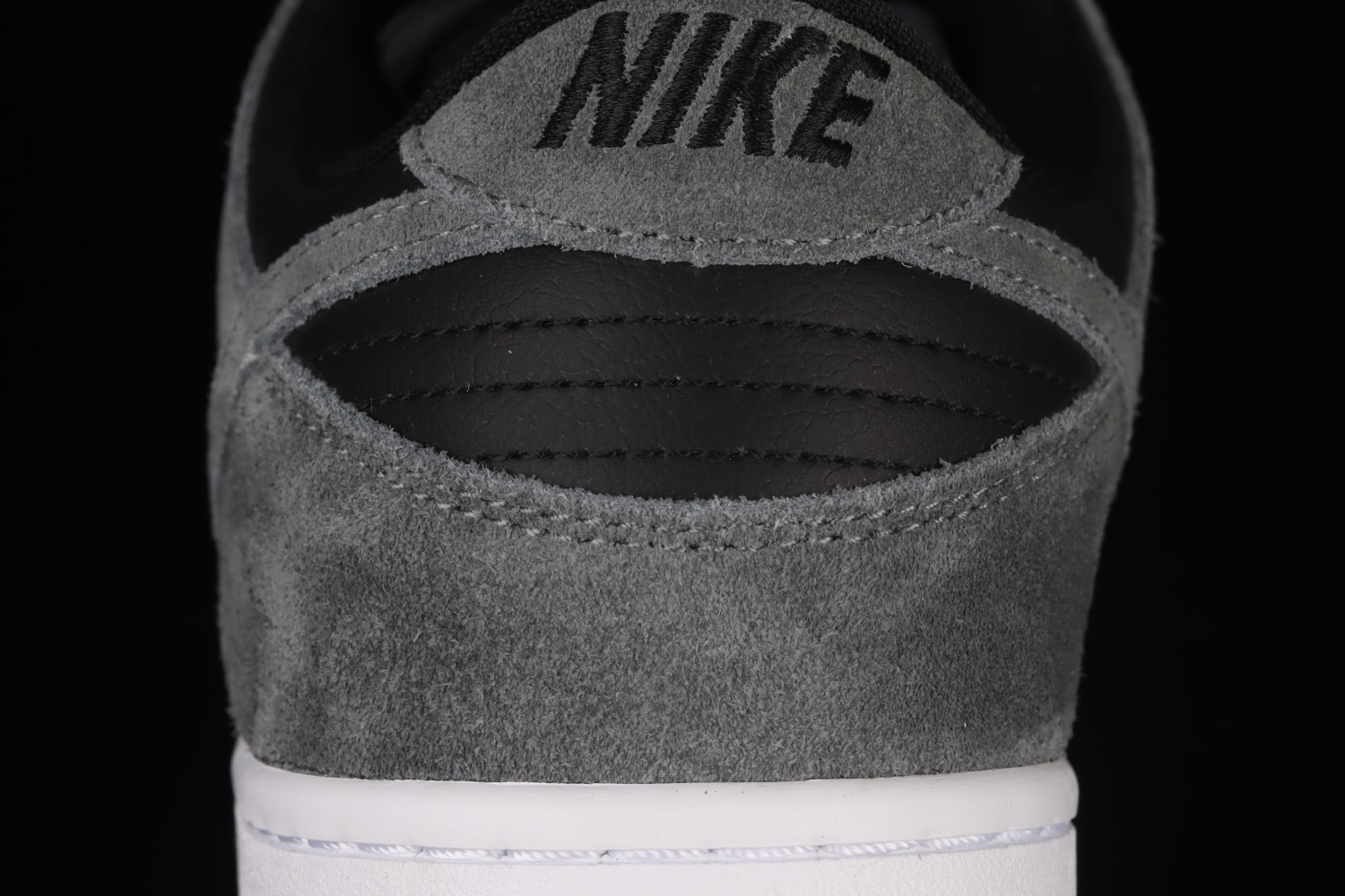 Nike SB Dunk Low Dark Grey Black Gum AR0778-001