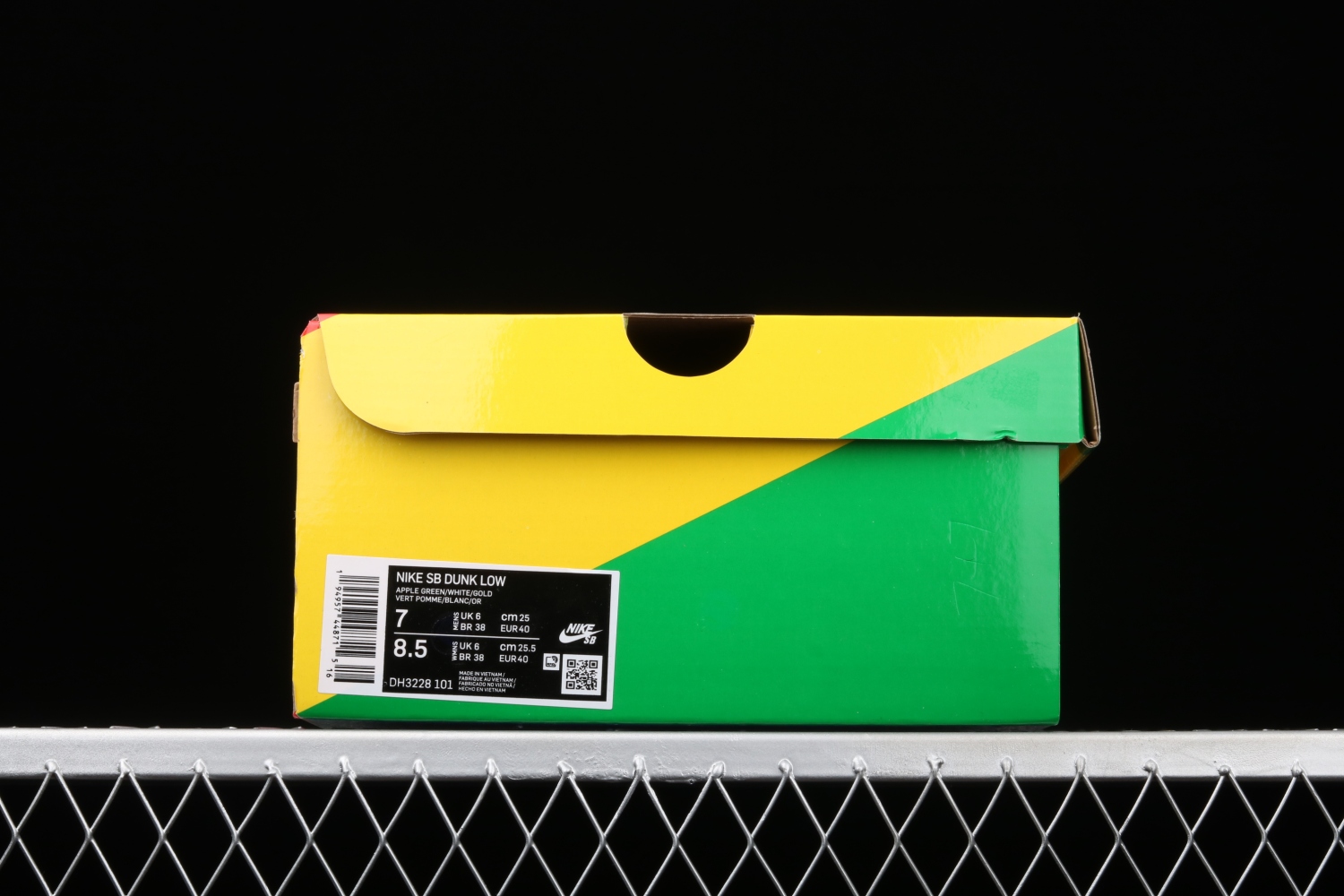 Nike SB Dunk Low Supreme Stars Mean Green (2021) DH3228-101
