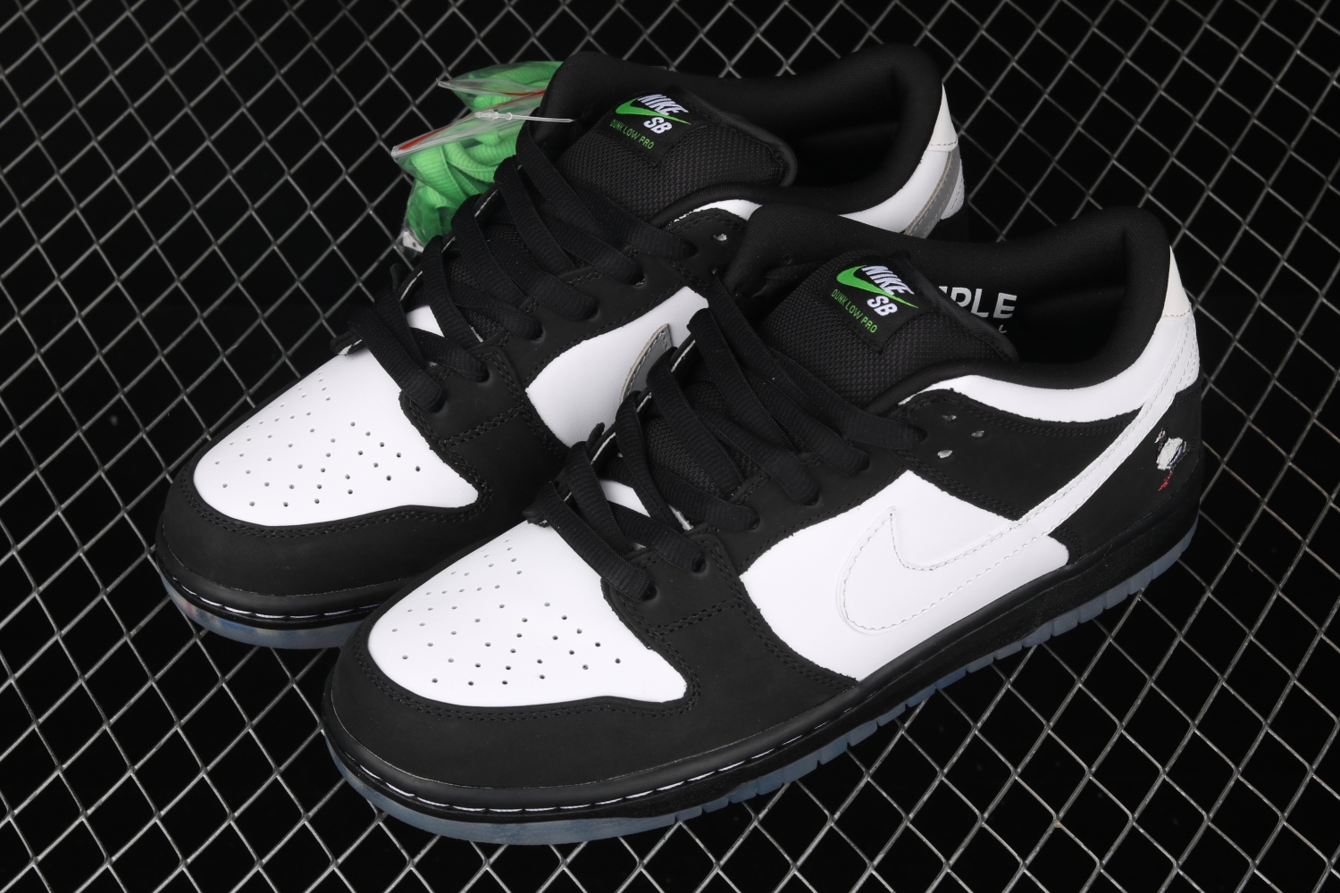 Nike SB Dunk Low Staple Panda Pigeon BV1310-013