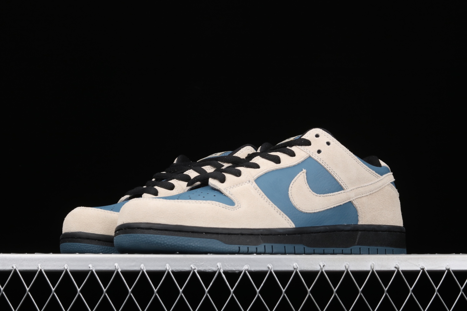 Nike SB Dunk Low Light Cream Thunderstorm BQ6817-200