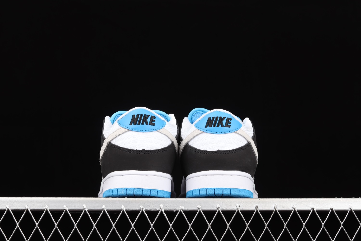 Nike SB Dunk Low Laser Blue BQ6817-101