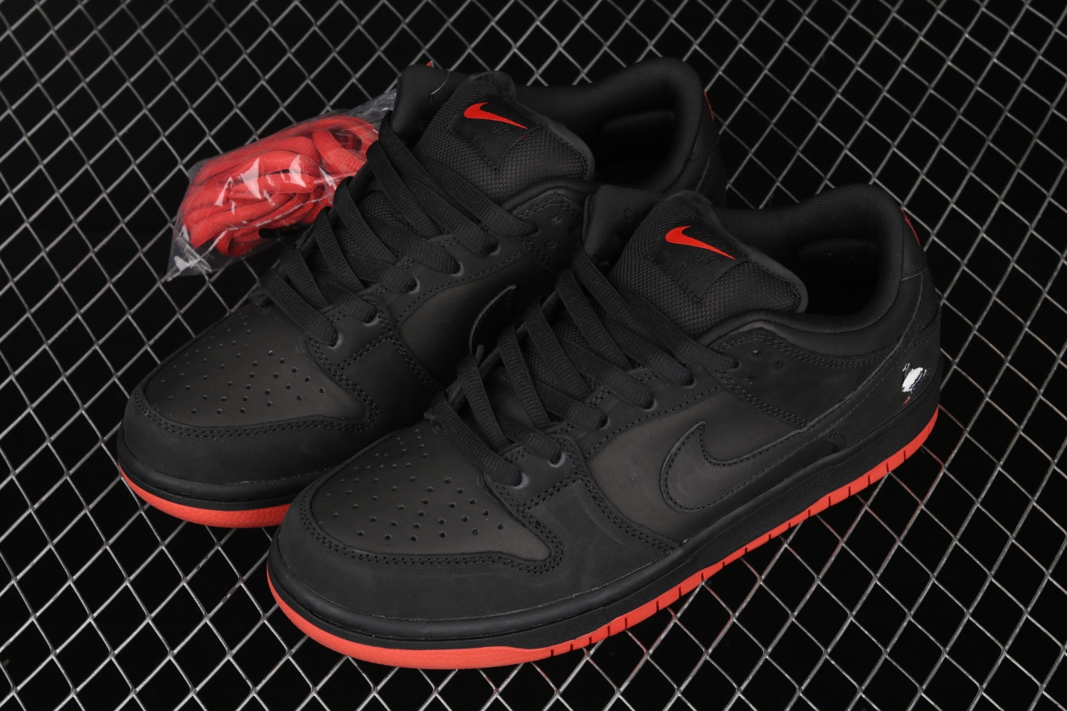 Nike SB Dunk Low TRD QS Black Pigeon 883232-008