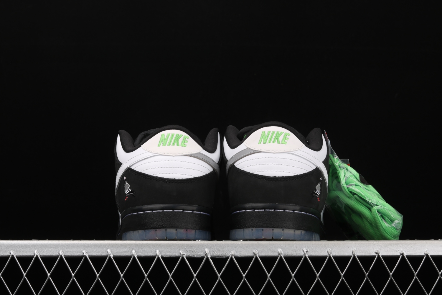 Nike SB Dunk Low Staple Panda Pigeon BV1310-013