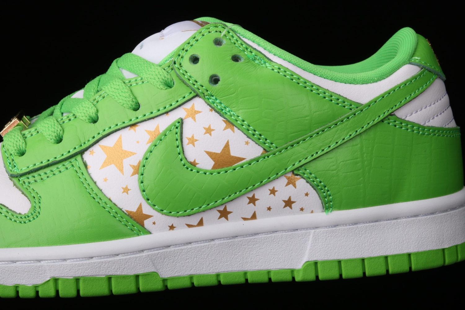 Nike SB Dunk Low Supreme Stars Mean Green (2021) DH3228-101