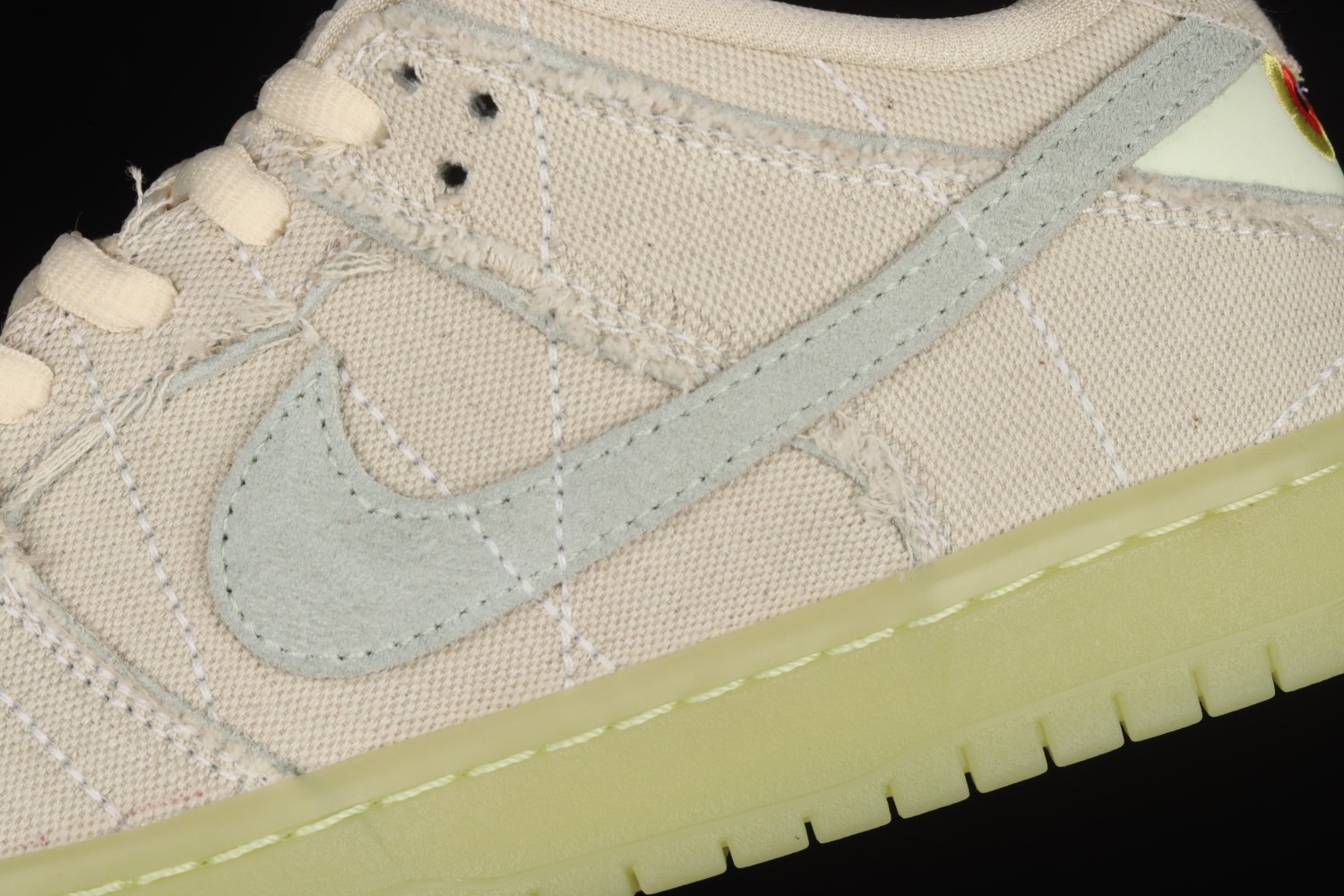 Nike SB Dunk Low Mummy DM0774-111