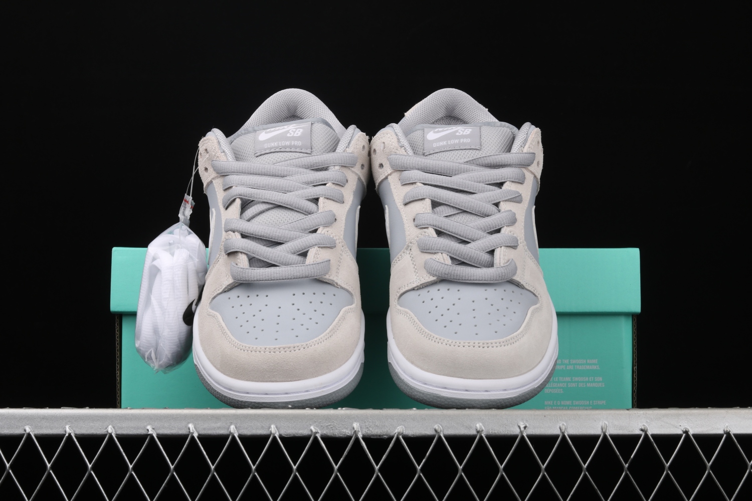 Nike SB Dunk Low Summit White Wolf Grey AR0778-110