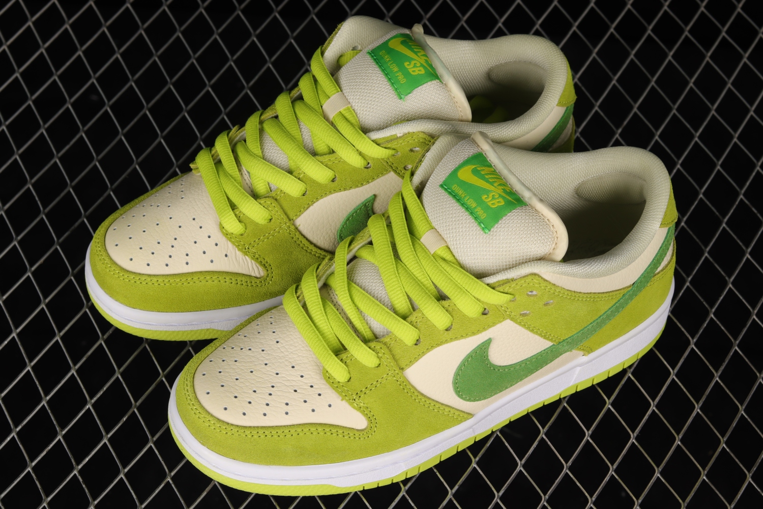 Nike SB Dunk Low Green Apple DM0807-300